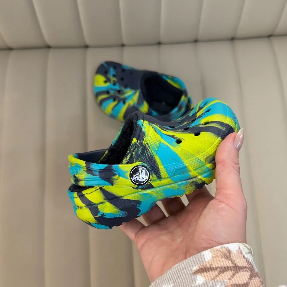 Kids Crocs Tie Dye Fussy Inside Colorful Clogs size 6c